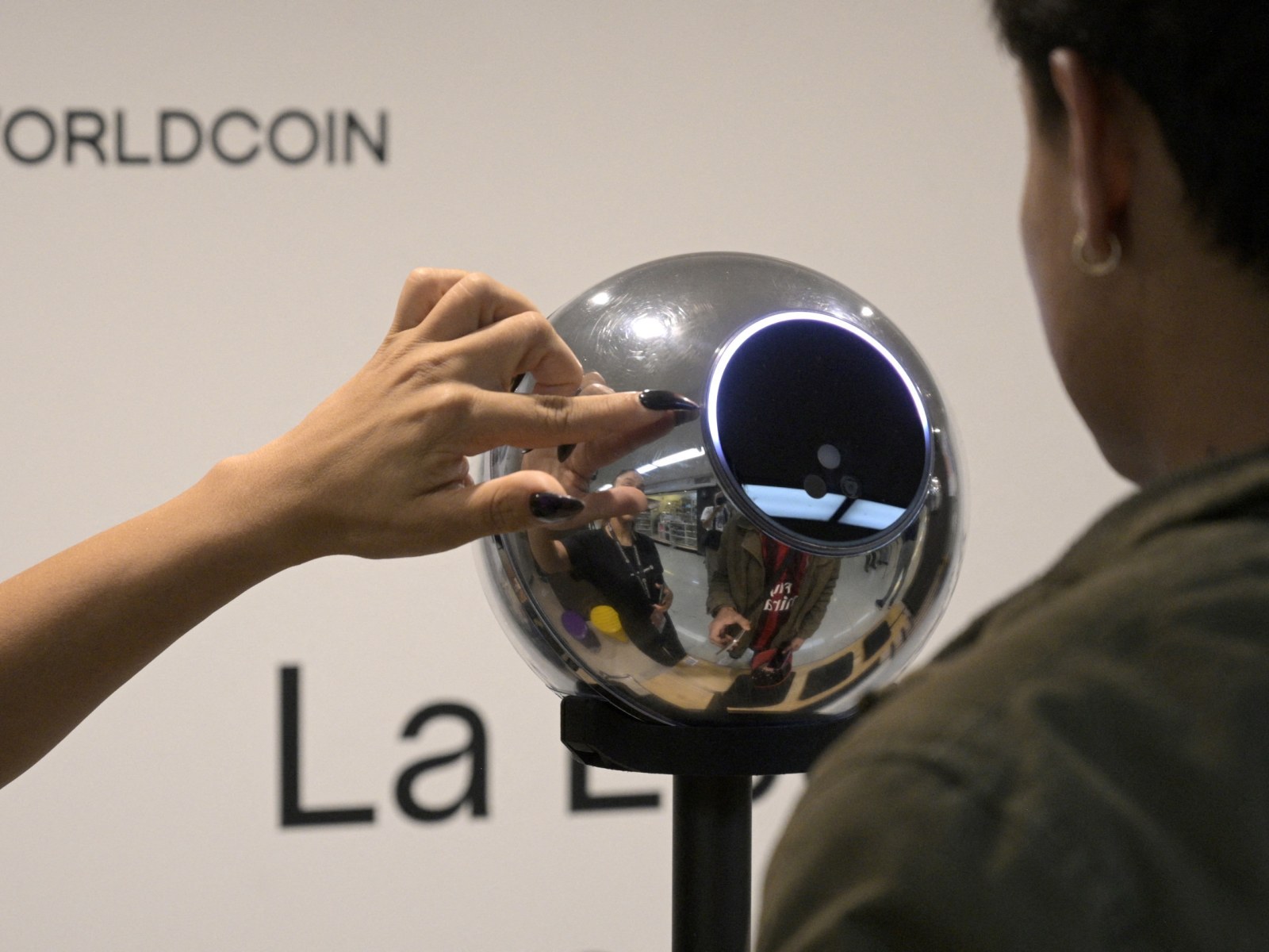 Waspada Pemindaian Retina Sembarangan, Privasi Data Jadi Ancaman